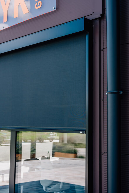 © Becker-Antriebe GmbH Leyenda de la foto: Clima, confort, diseño: la moderna protección solar exterior del nuevo edificio de Bobrzyk se controla de forma inteligente por Becker.