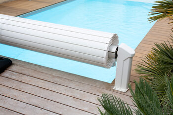 Poolabdeckung mit Antrieb von Becker