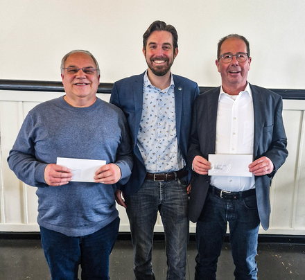 Welcome for the new retirees: Managing Director Maik Wiegelmann (centre) welcomes Ronald Zechel (left) and Stefan Will (right) to the annual retirees’ reception.