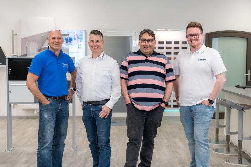 During the customer visit (from left): Christian Silinski, Manfred Tews, Dejan Beretic and Dominik Herr in conversation.