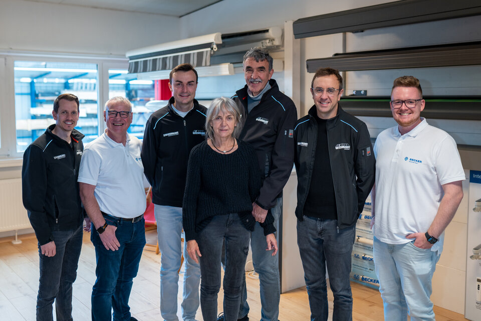 Group photo from the on-site meeting in Heddesheim: from left to right, Lars Maday, Norbert Kaufmes, Alexander Rebscher, Christiane Rebscher, Heinz Rebscher, Andreas Rebscher and Dominik Herr during their exchange in the Wismar showroom.