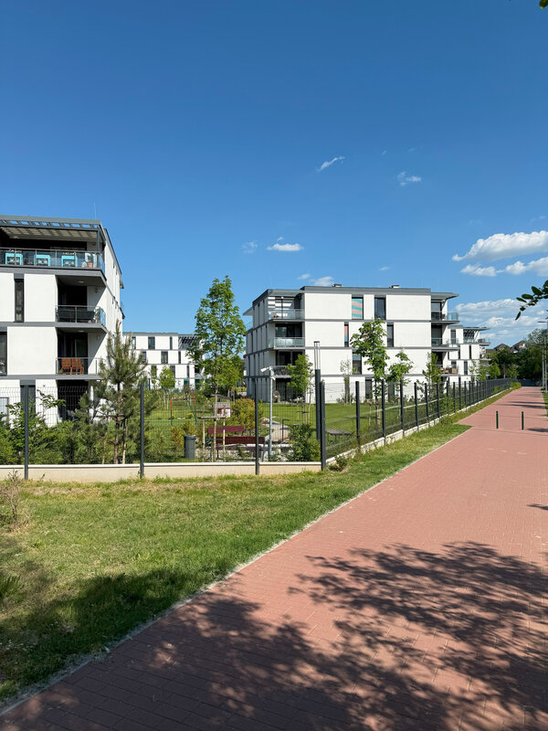 On the northern edge of Budapest: The modern residential project with 124 high-quality condominiums consists of two construction phases – the first has been occupied for five years, and the second was successfully completed in 2024.