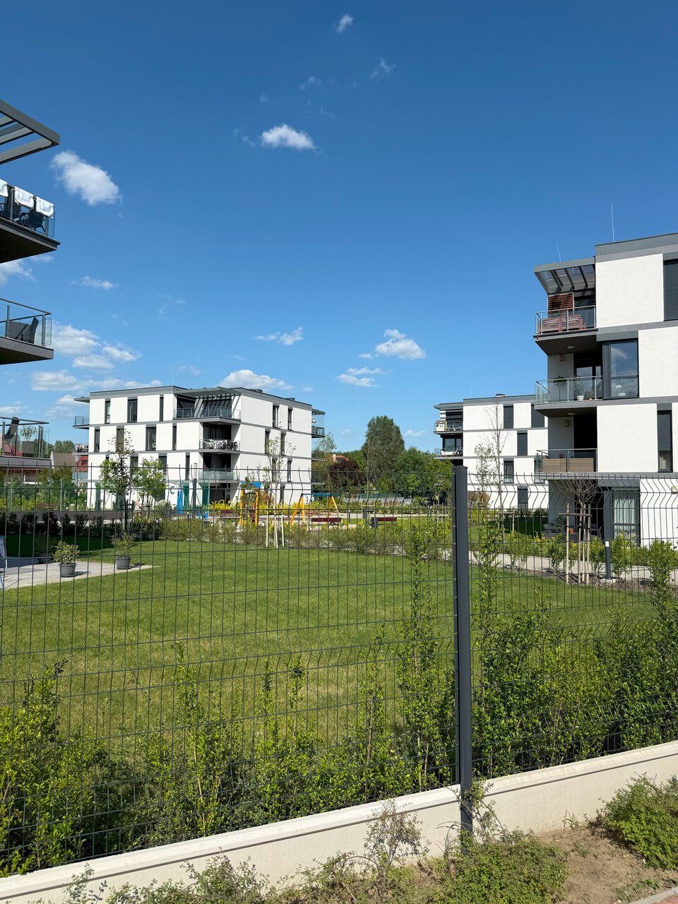 Thanks to the collaborative partnership of all parties involved, the project was carried out smoothly – the retrofitting of a central control system for roller shutters and sun protection is already planned.