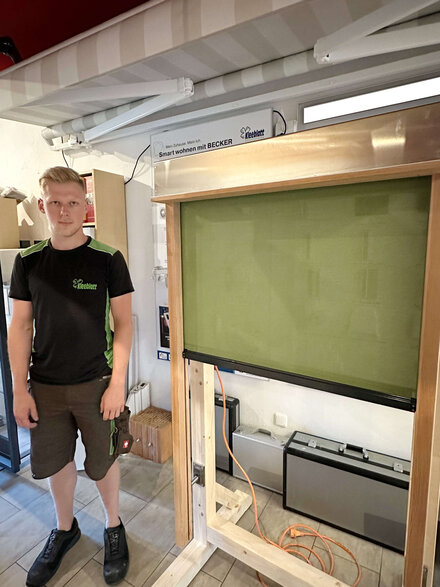 Christian Kleeblatt ist stolz auf sein Meisterwerk: eine automatisierte Zip-Anlage